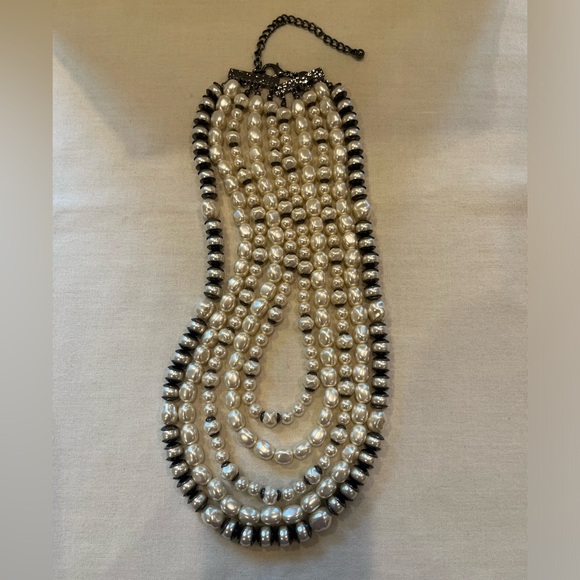 5 Strand Pearl Choker - Picture 8 of 16